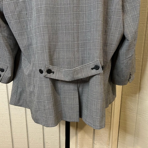 Universal Standard Meg Blazer Glen Plaid with 3/4 Sleeves, size Medium (18/20). - Picture 5 of 8